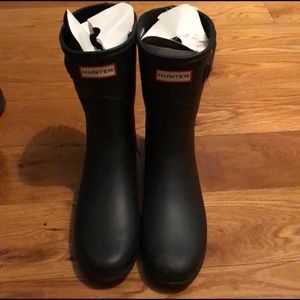 Black short hunter rain boots